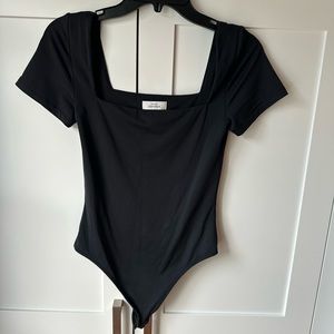 Aritzia “Babaton” Contour Squareneck Shortsleeve Bodysuit